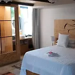 Le Rondini Solo Adultos מלון